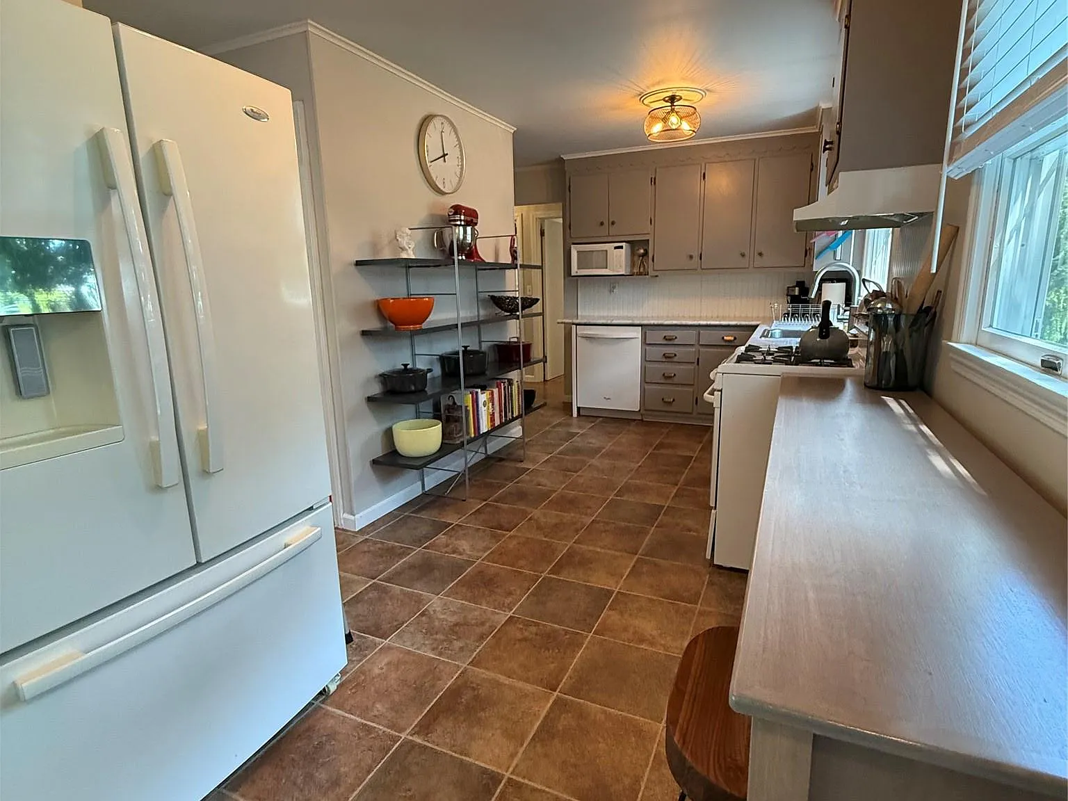 2 bed, 1.5 bath, 1054 sqft, $4,500 — Photo 4