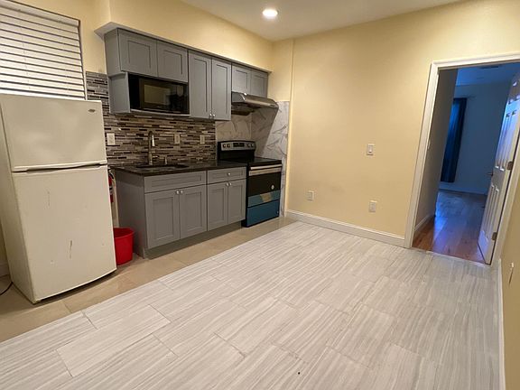 5th image of 1334 W Girard Ave #A