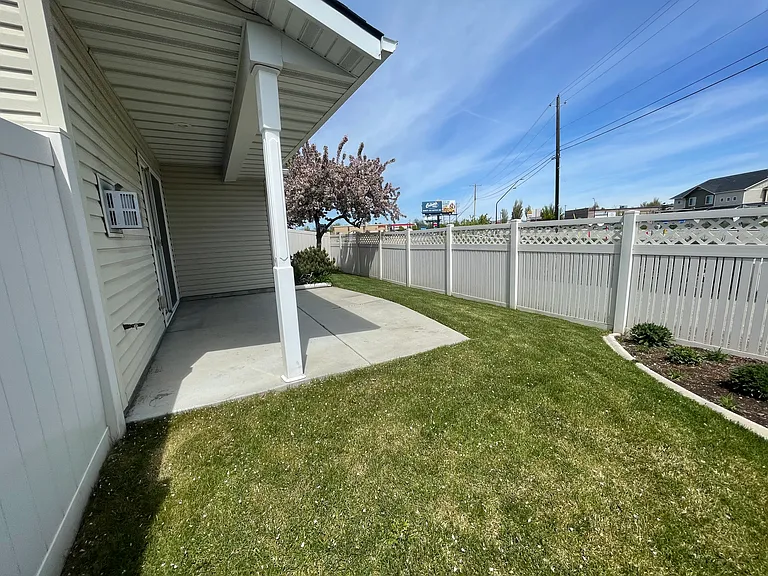 1572 E Locust View Ln — Photo 20