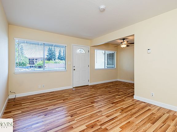 3rd image of 554 Lucerne Ave #4