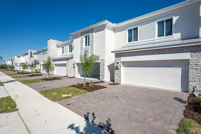 3 bed, 2.5 bath, 1864 sqft, $2,350 — Photo 2