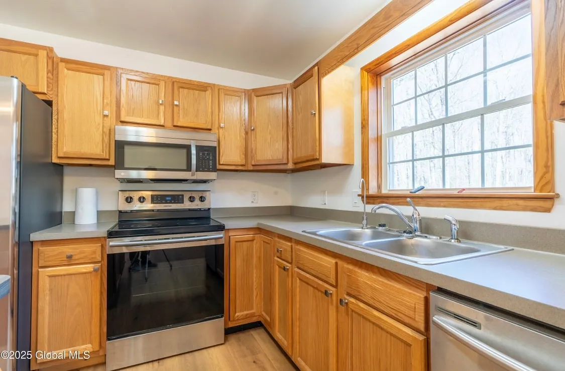 3 bed, 2.5 bath, $2,800 — Photo 3