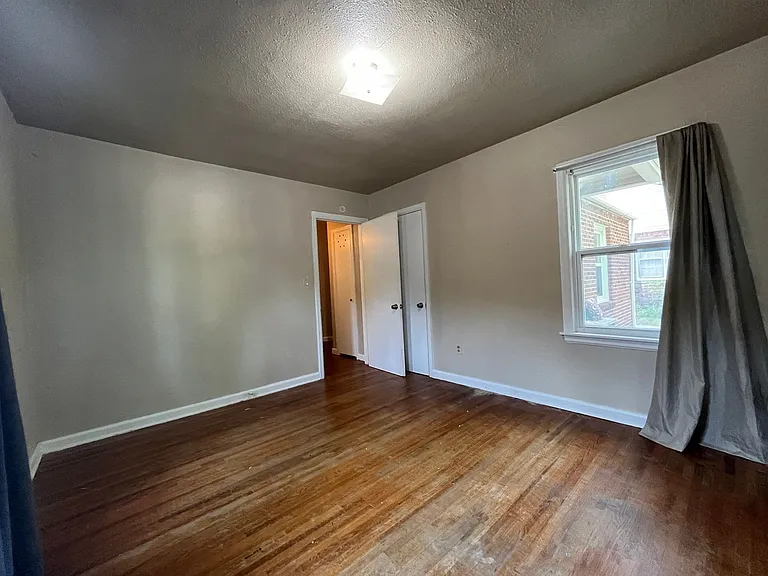 728 N Marion Ave — Photo 30