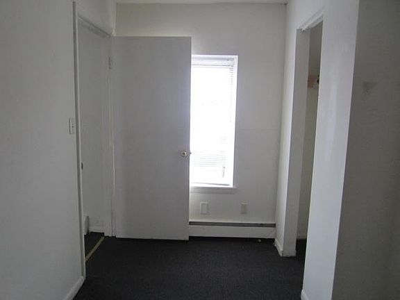 4th image of 823 W 6th St APT C
