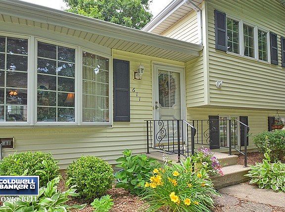 3rd image of 611 Oxford Ct