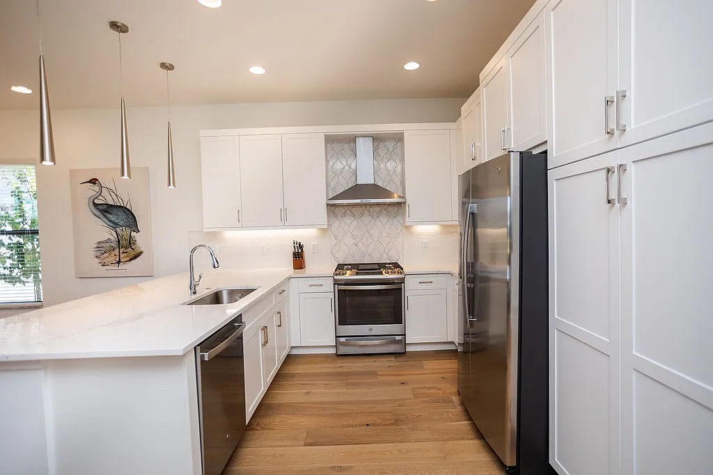 3 bed, 2135 sqft, $4,800 — Photo 3