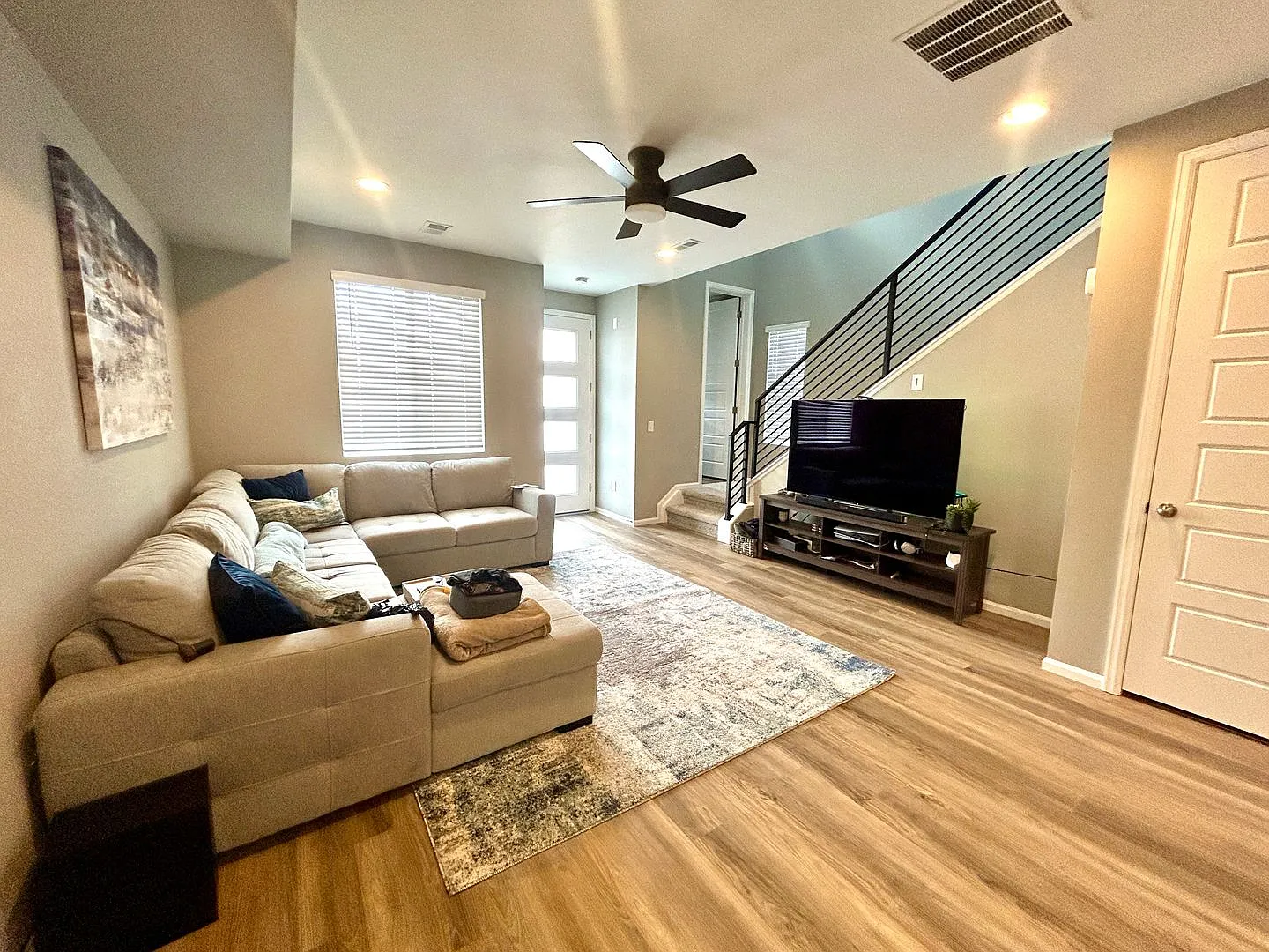 Modern Luxury Living and Gourmet Kitchen! $300 off 1st month rent — Photo 3