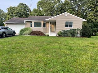 22 Freund Dr, Nanuet, NY 10954