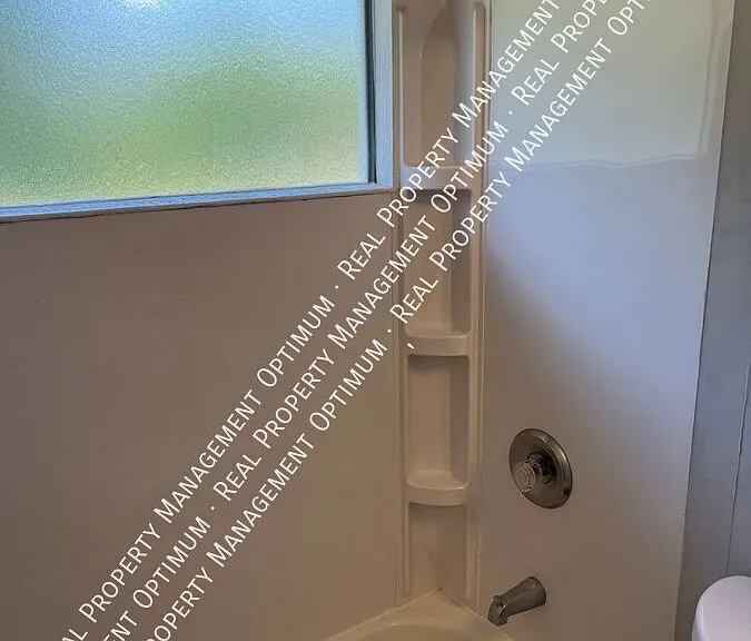 806 W 5th St #22 — Photo 7