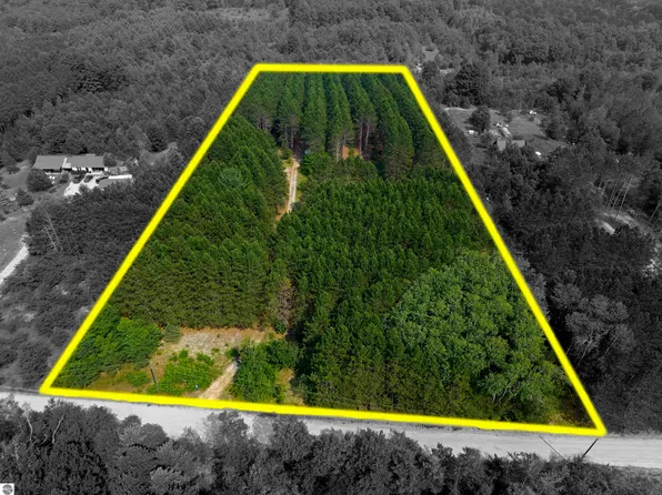 6265 Sledders Trl SW, South Boardman, MI 49680