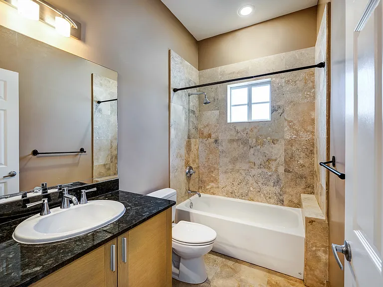 Royal Oaks Townhomes — Photo 8