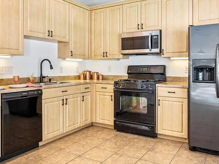 16013 Stags Leap Dr — Photo 9