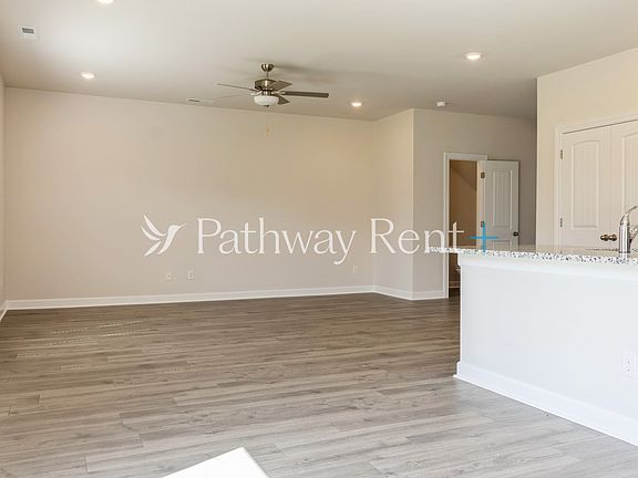 3rd image of 3420 Quintana Dr