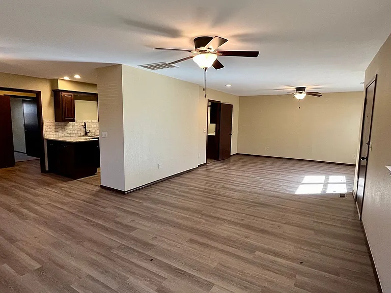 229 E Lincoln Ave — Photo 10