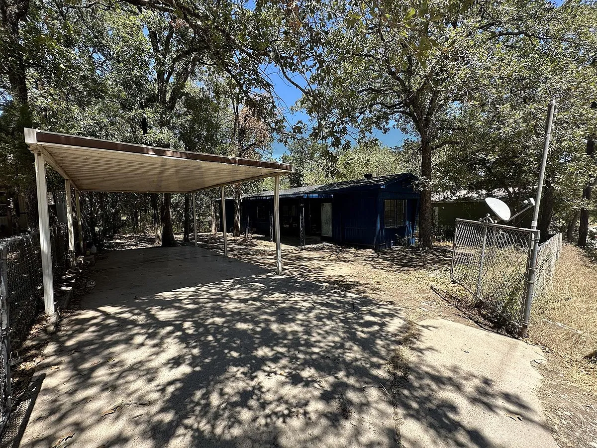 Building Photo - 636 Lakeshore Dr