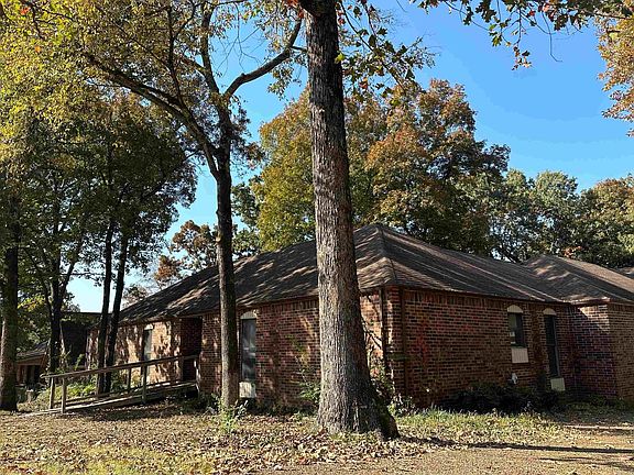 4th image of 2925 Juniper Dr
