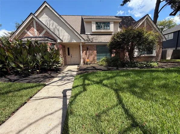 8130 Fernbrook Ln, Houston, TX 77070