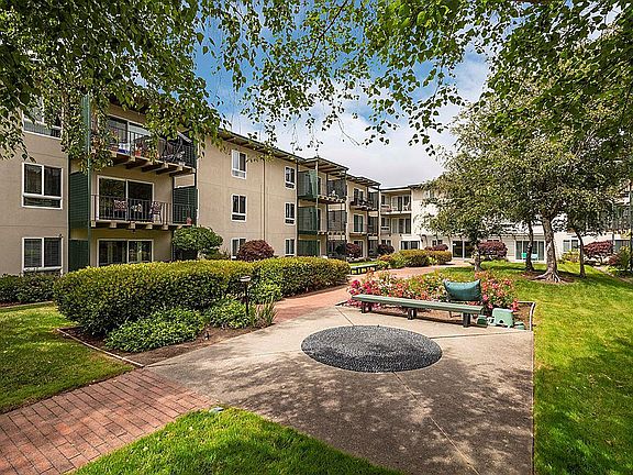 4th image of 932 Peninsula Ave APT 308