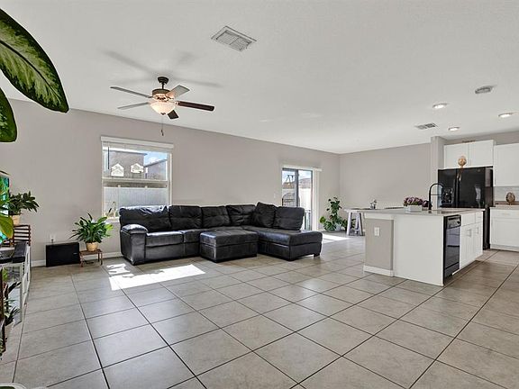 3rd image of 3707 Daisy Bloom Pl