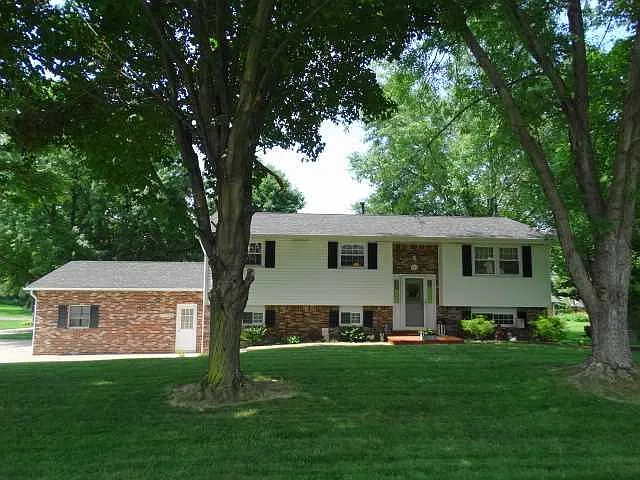 419 Louis Dr photo 1