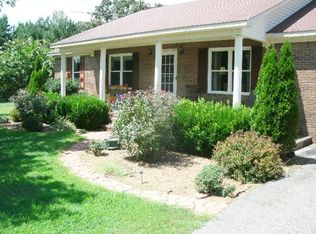 1055 Essary Rd, Lexington, TN 38351