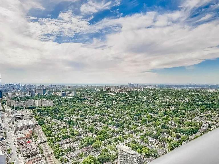 2221 Yonge St #5703 — Photo 28
