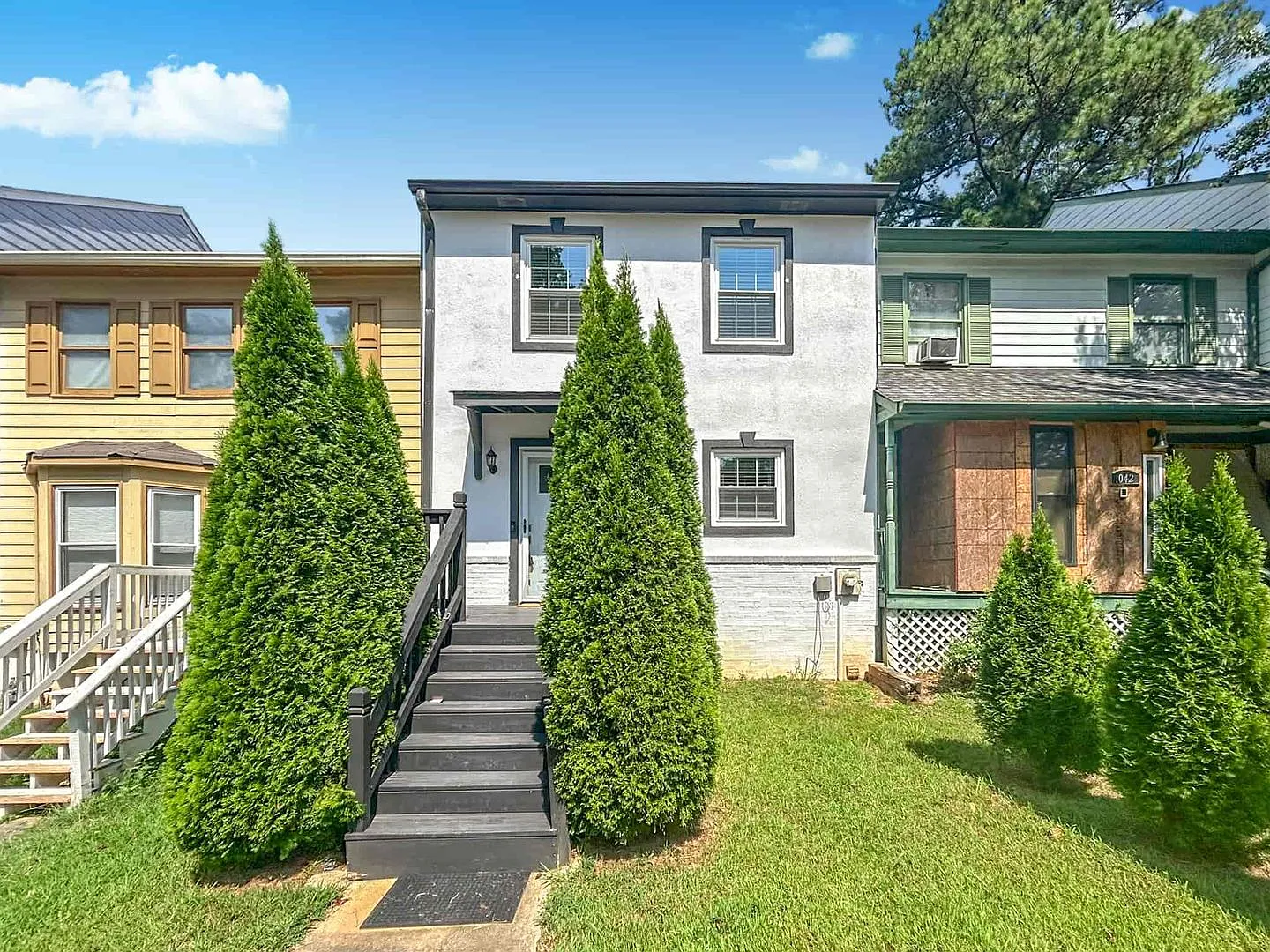 Charming 3BR Townhome Living in the Heart of Jonquil City! — Photo 1