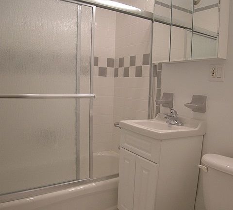 2nd image of 22 E 93rd St APT 6