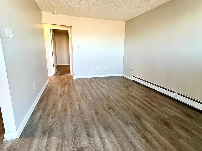 Landmark Apartments — Photo 39