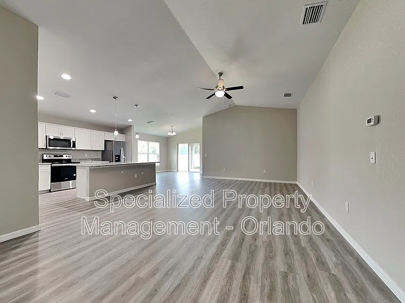 3 bed, 2.0 bath, 1776 sqft, $1,835 — Photo 2