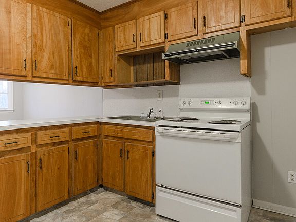3rd image of 2328 Woodbridge Dr #B