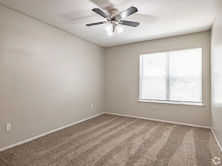 Timber Pointe Apartments — Photo 10