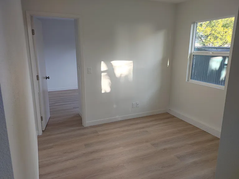Litchfield Ln — Photo 7