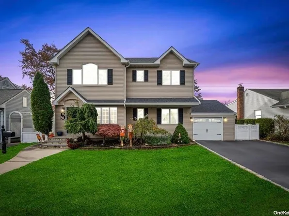 20 Crown Street, Hicksville, NY 11801