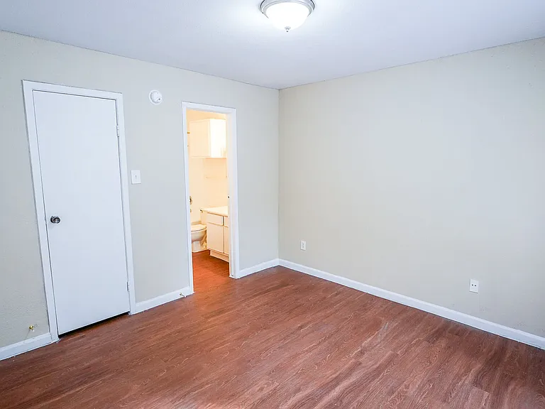 La Esencia Apartments — Photo 13