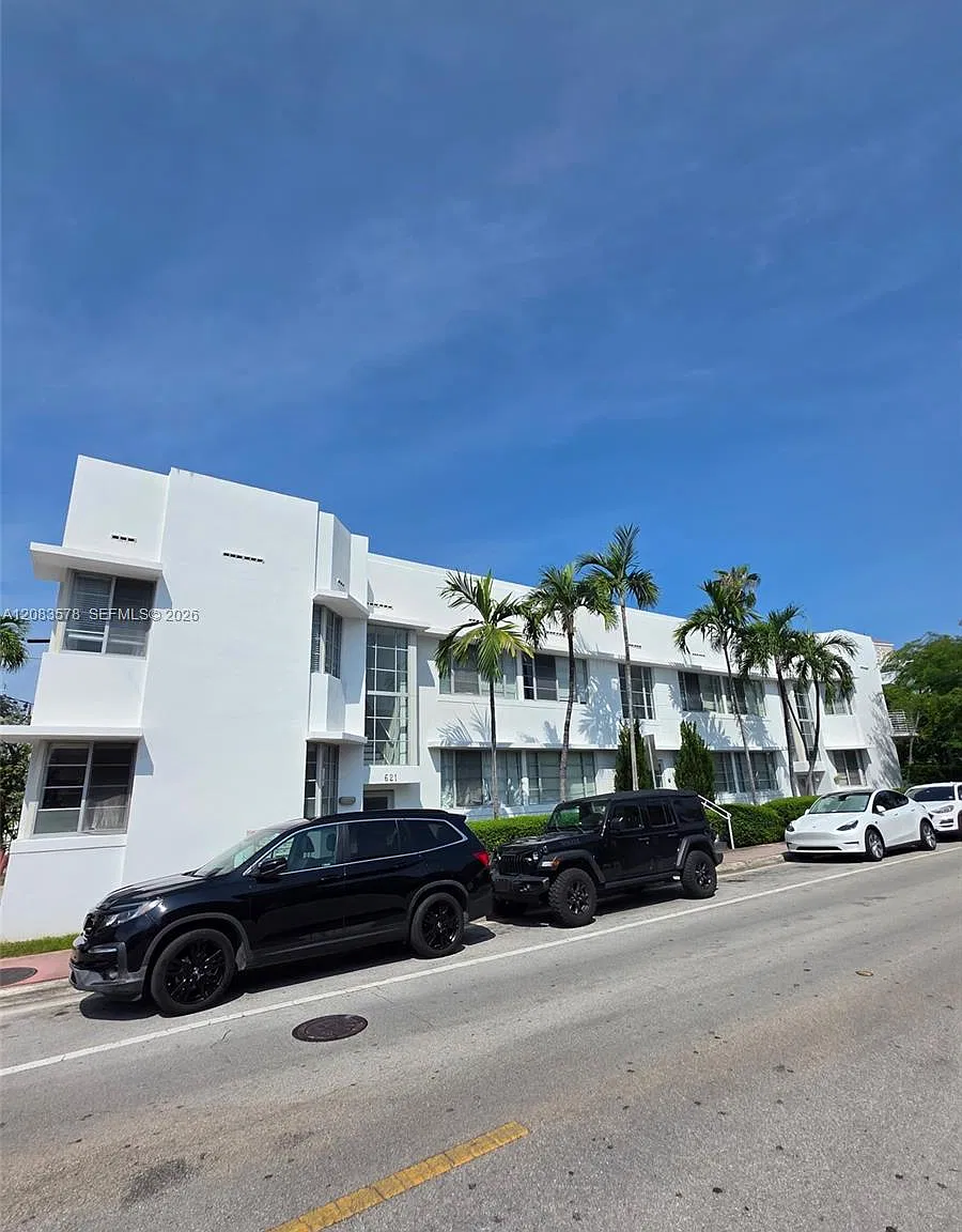 Eleven Condo — Photo 1