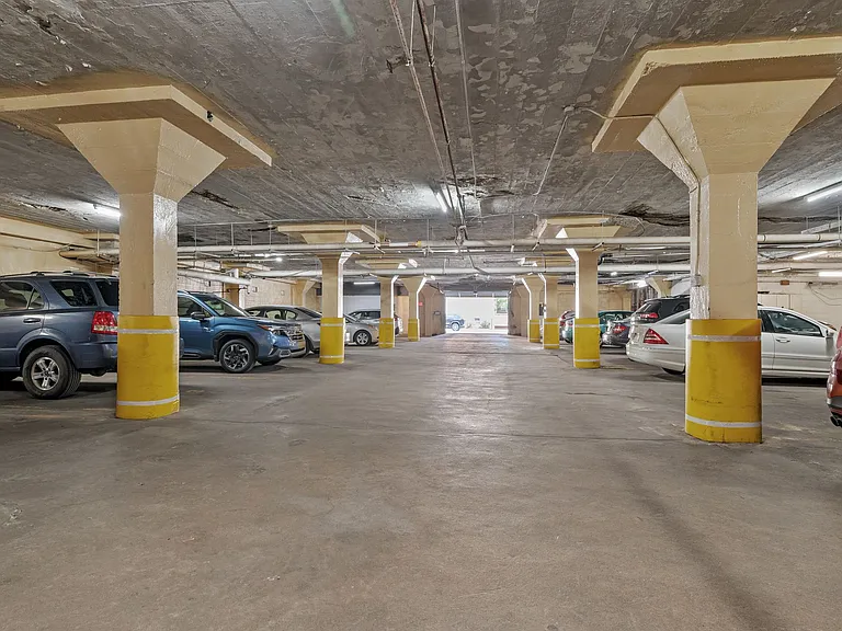New King Edward Apartments — Photo 10