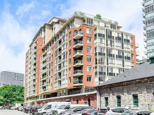 39 Parliament St #1102, Toronto, ON M5A 4R2