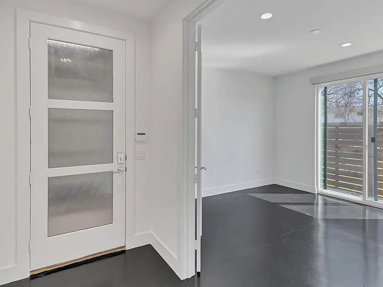 4912 Lexington Ct — Photo 3