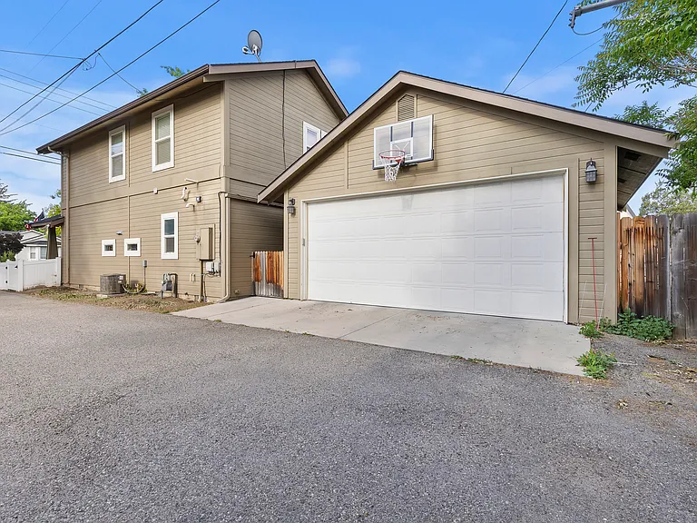 718 W Iowa St — Photo 30