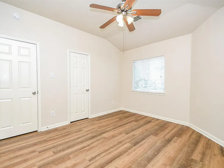 13111 Rippling Creek Ln — Photo 43