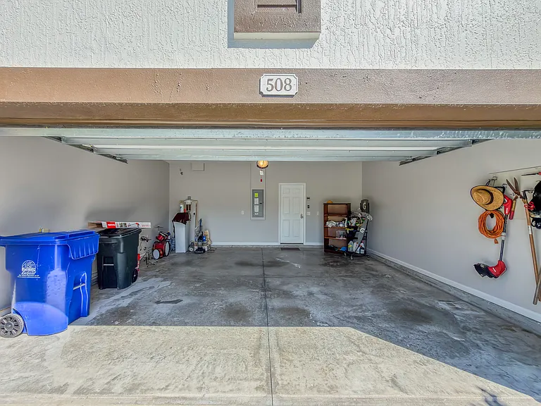 508 Howland Dr — Photo 4