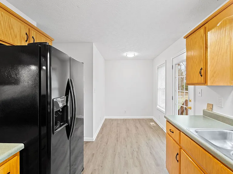 941 Crabapple Ln — Photo 10