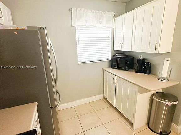 5th image of 2860 Somerset Dr APT 400K