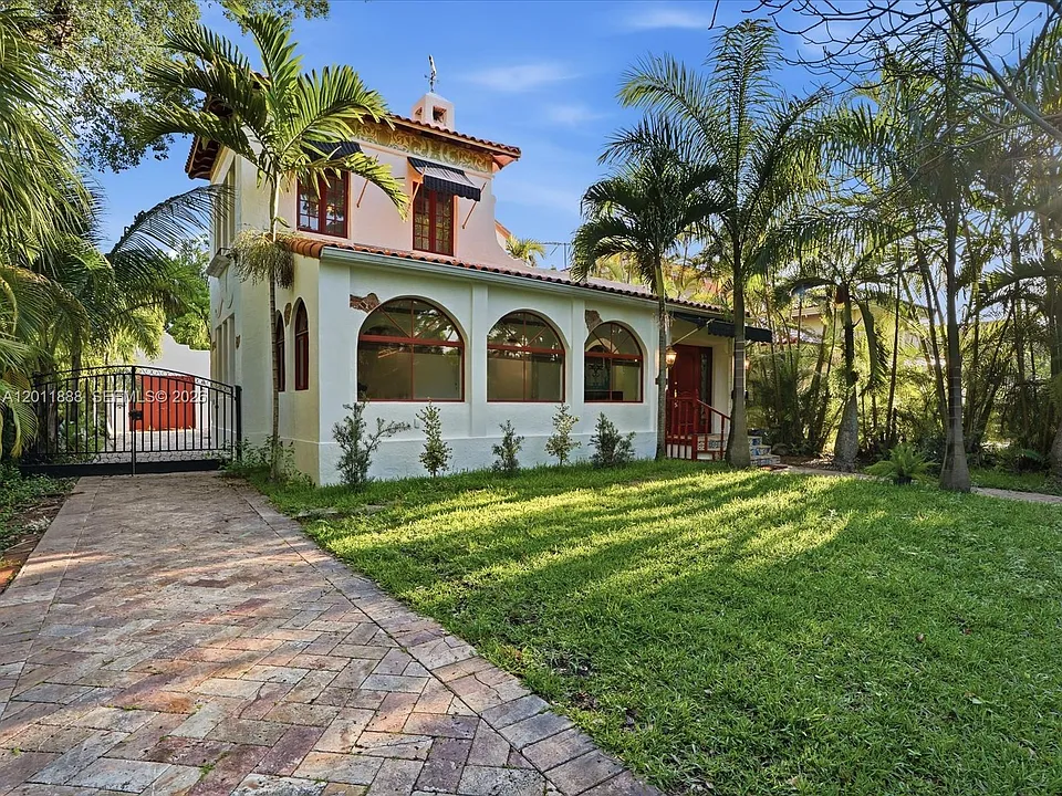 1137 Asturia Ave