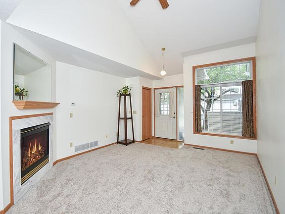5th image of 1318 123rd Ct NE
