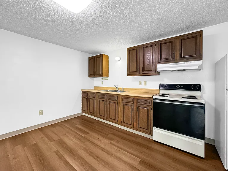 2317 Knapp St #2 — Photo 7