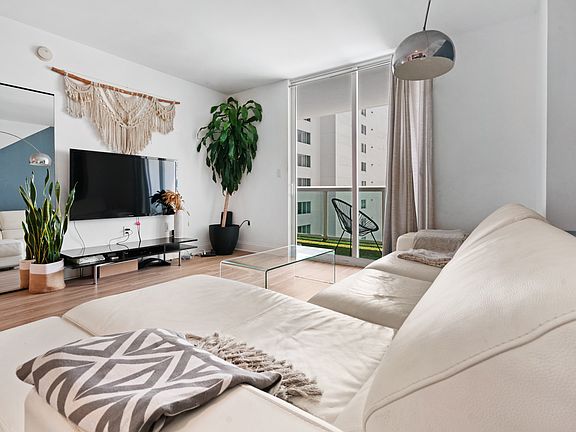 2nd image of 1800 N Bayshore Dr APT 1604
