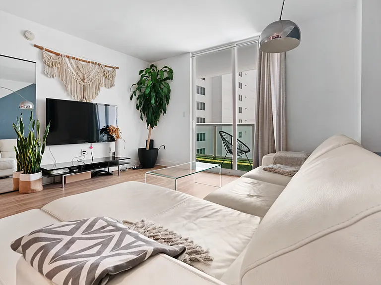 1800 N Bayshore Dr #1604 — Photo 14