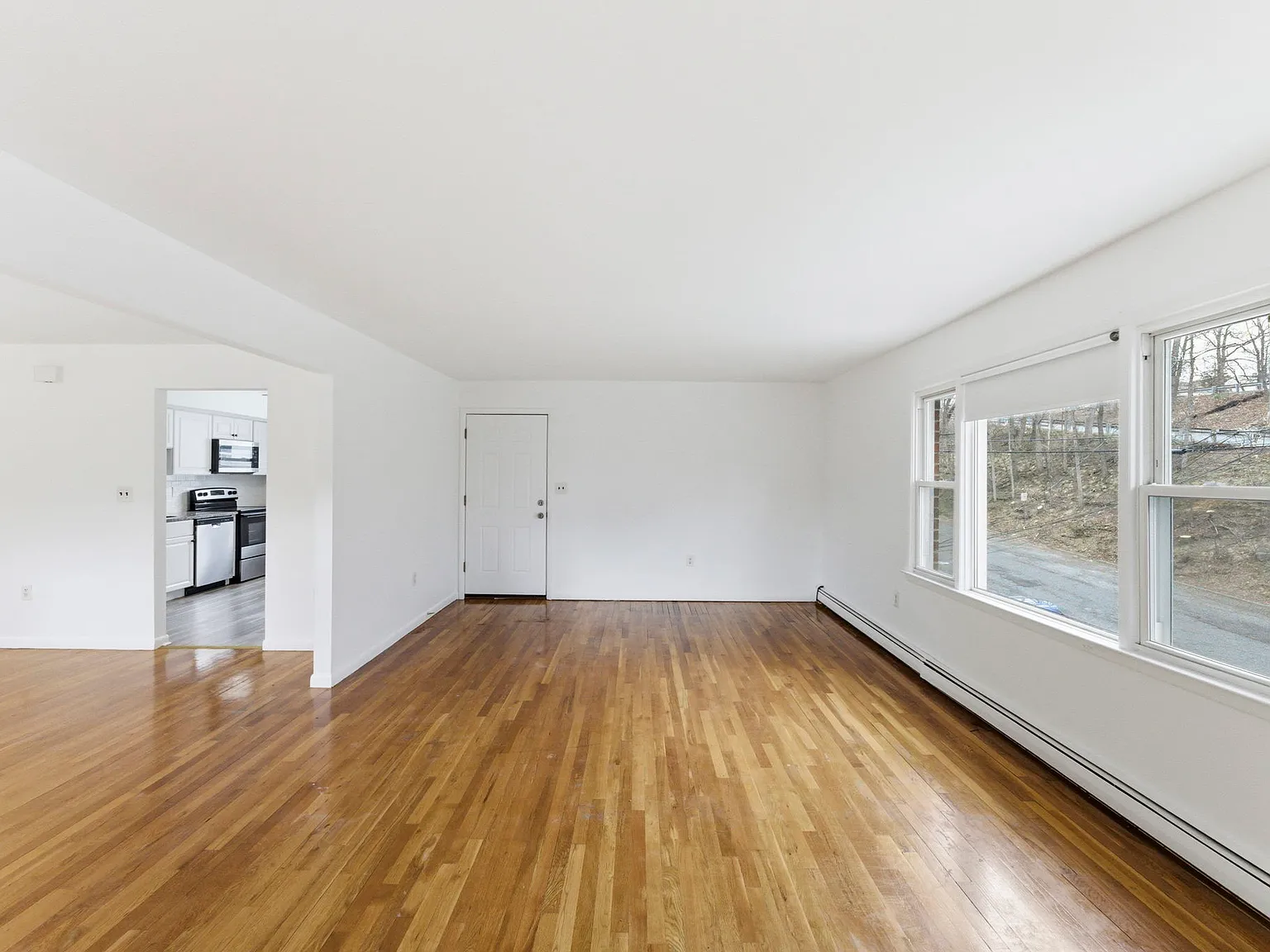 3 bed, 1600 sqft, $3,100 — Photo 2
